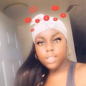 Meet your Posher, Yonna